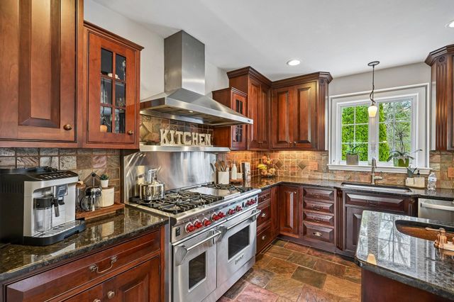 11 Longmeadow Road, Windham, NH 03087