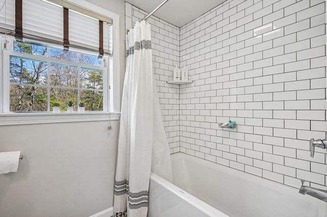 11 Longmeadow Road, Windham, NH 03087
