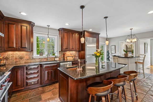 11 Longmeadow Road, Windham, NH 03087