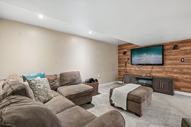 11 Longmeadow Road, Windham, NH 03087