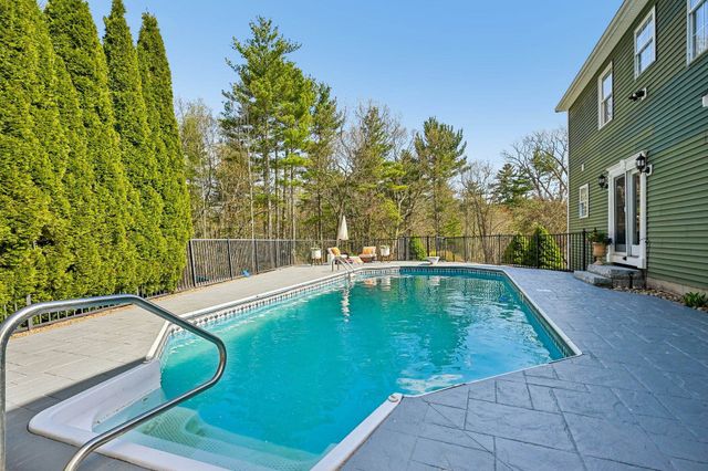 11 Longmeadow Road, Windham, NH 03087