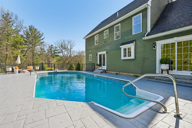 11 Longmeadow Road, Windham, NH 03087