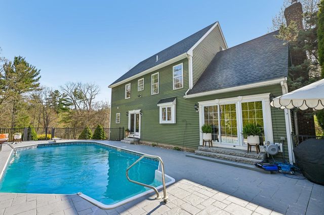 11 Longmeadow Road, Windham, NH 03087