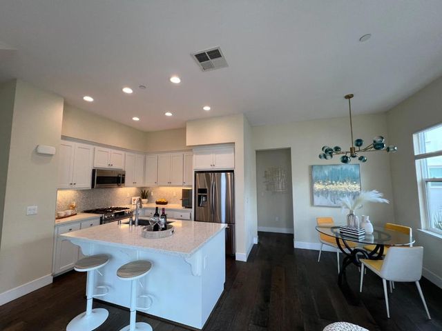 1946 San Luis Avenue, Mountain View, CA 94043