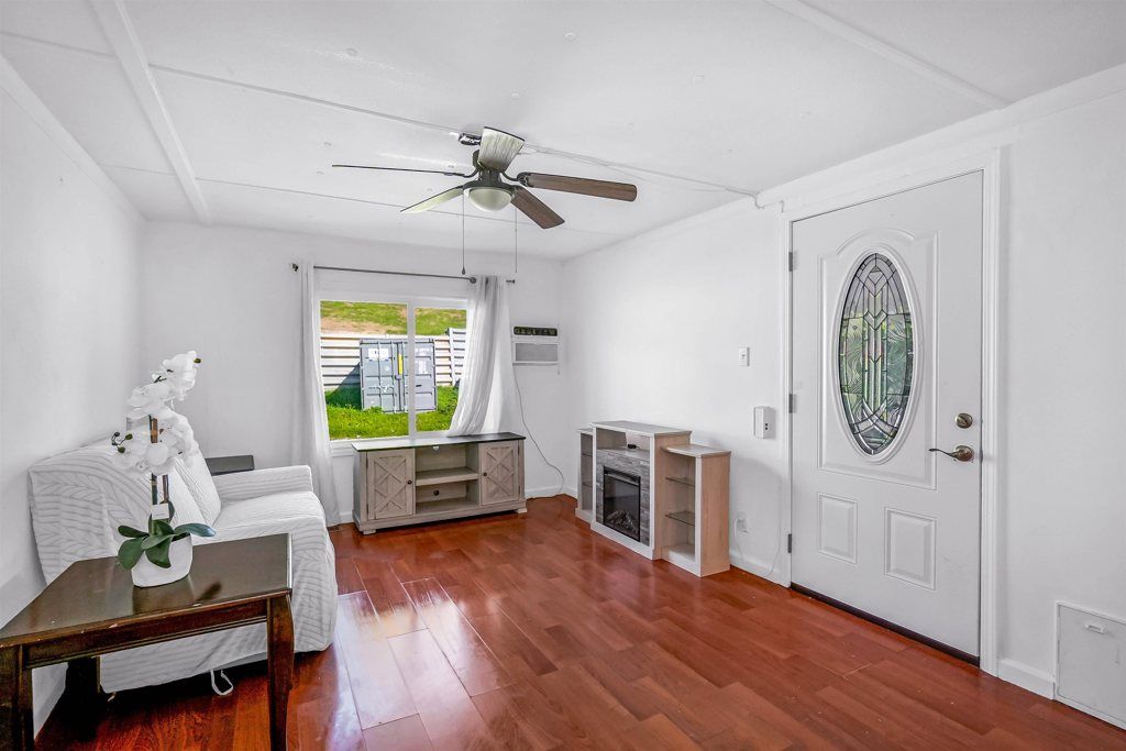 Image 10 of property listing at 26 David Dr, Concord, CA 94518