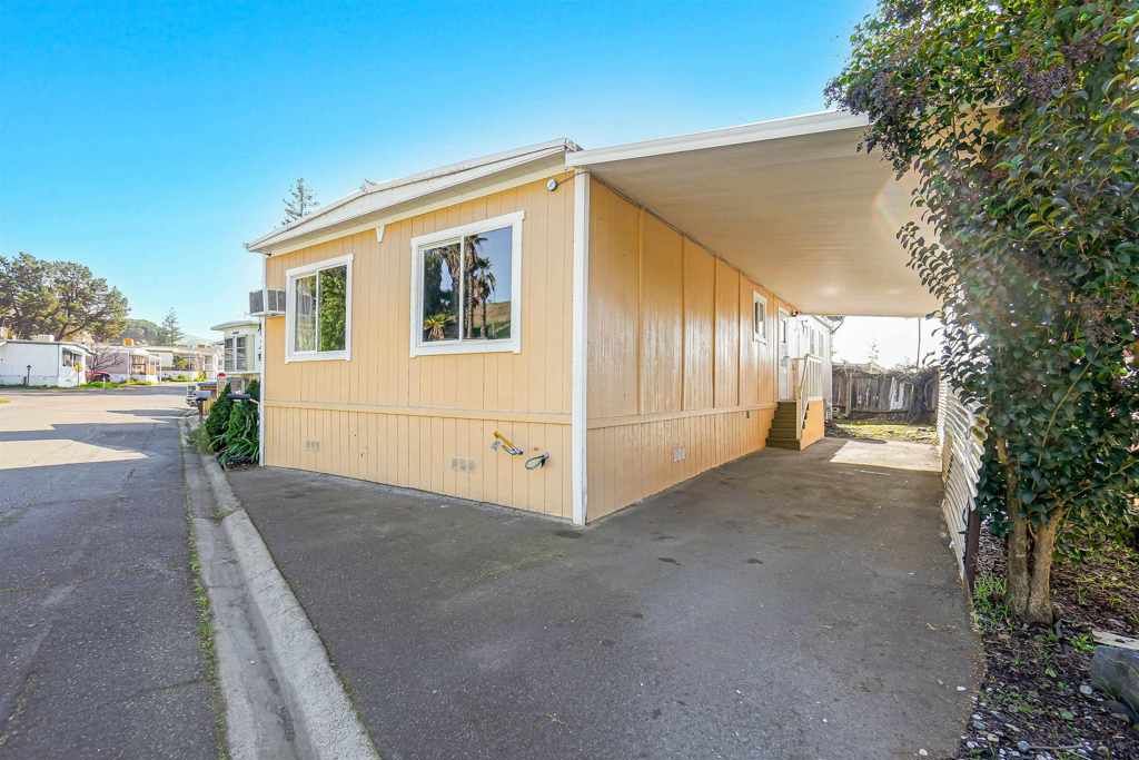 Image 2 of property listing at 26 David Dr, Concord, CA 94518