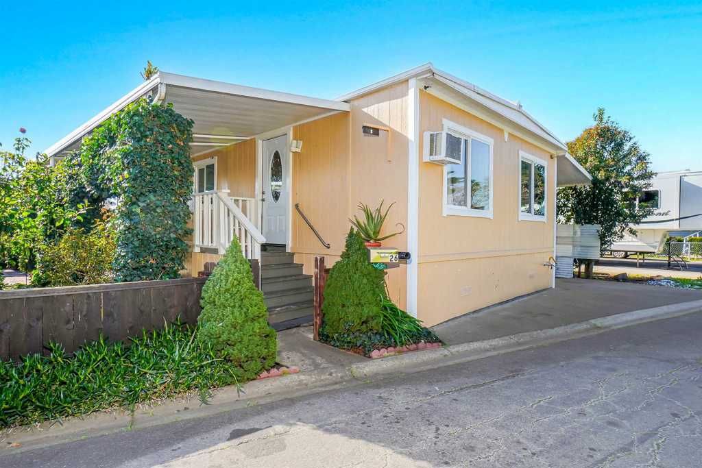 Image 4 of property listing at 26 David Dr, Concord, CA 94518