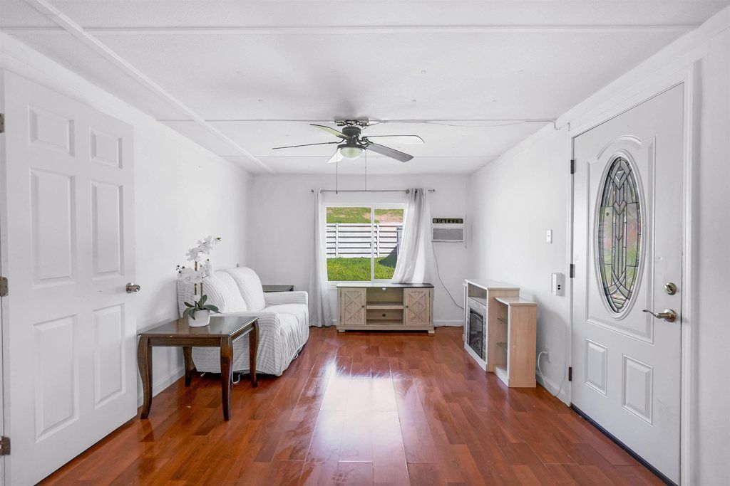 Image 8 of property listing at 26 David Dr, Concord, CA 94518