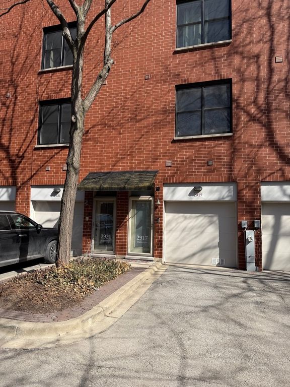 2917 N Claremont Avenue, Chicago, IL 60618