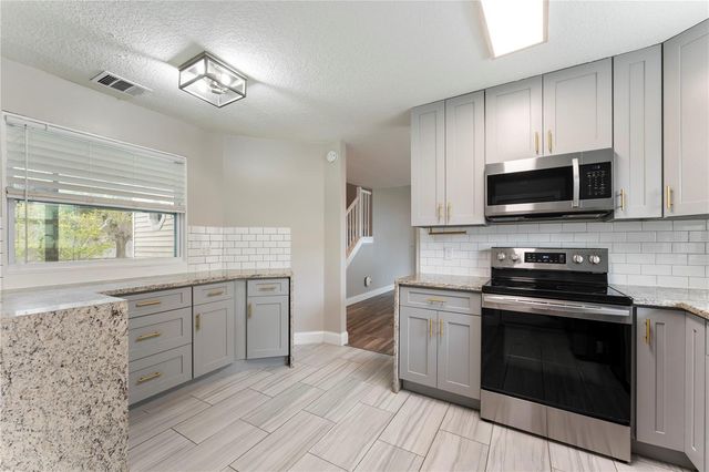 587 PORTLAND CIRCLE, Apopka, FL 32703