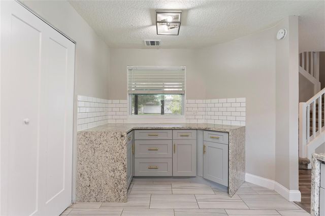 587 PORTLAND CIRCLE, Apopka, FL 32703