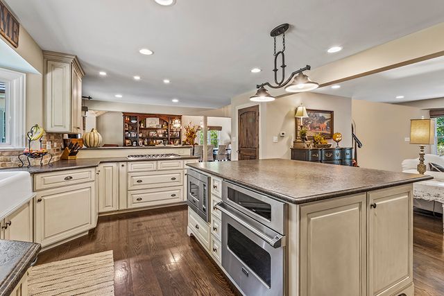 11901 S 92nd Avenue, Palos Park, IL 60464