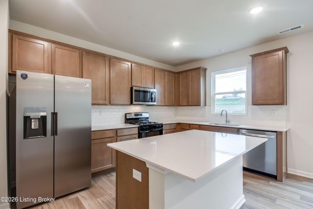 16956 Aiken Ridge Cir, Louisville, KY 40245