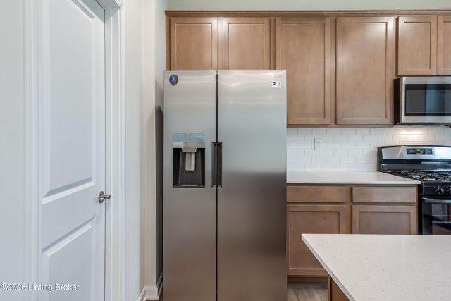 16956 Aiken Ridge Cir, Louisville, KY 40245