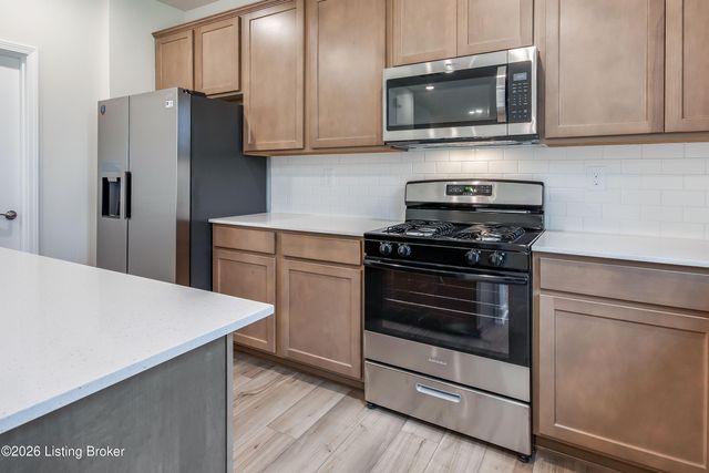 16956 Aiken Ridge Cir, Louisville, KY 40245