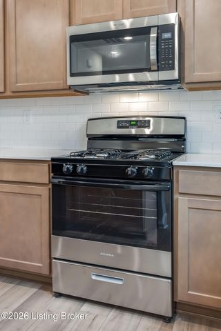 16956 Aiken Ridge Cir, Louisville, KY 40245
