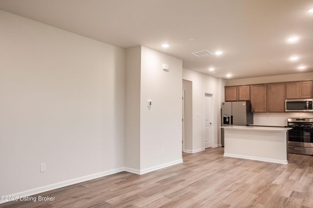 16956 Aiken Ridge Cir, Louisville, KY 40245