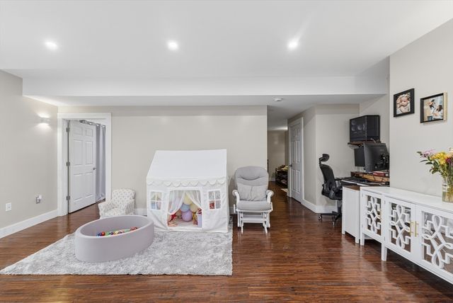 270 Brayton Rd, Tiverton, RI 02878