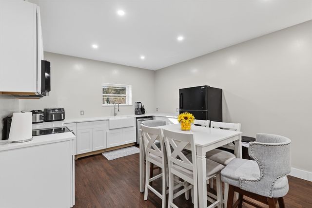 270 Brayton Rd, Tiverton, RI 02878