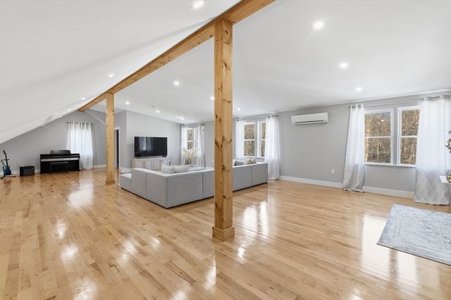 270 Brayton Rd, Tiverton, RI 02878