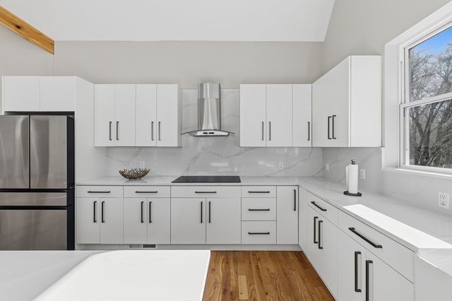 270 Brayton Rd, Tiverton, RI 02878