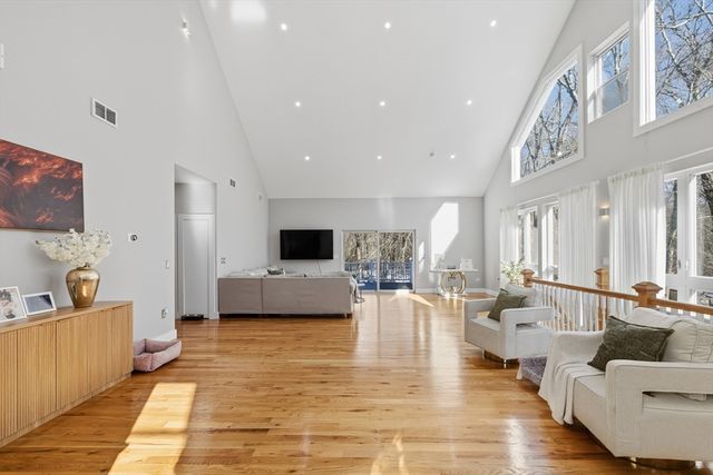 270 Brayton Rd, Tiverton, RI 02878