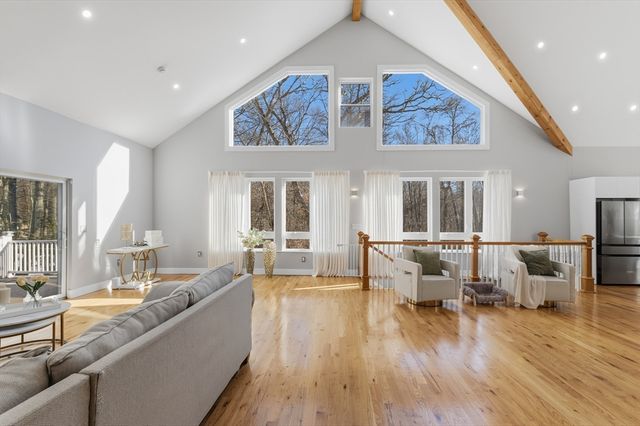 270 Brayton Rd, Tiverton, RI 02878