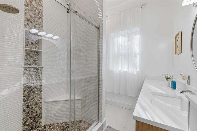 270 Brayton Rd, Tiverton, RI 02878