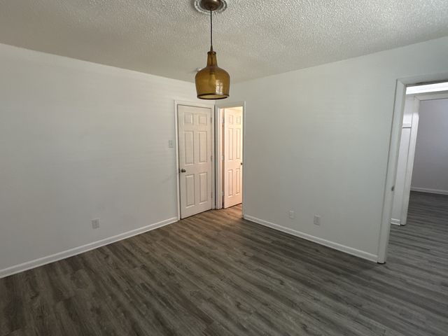 303 Millbrooke Dr, Hopkinsville, KY 42240