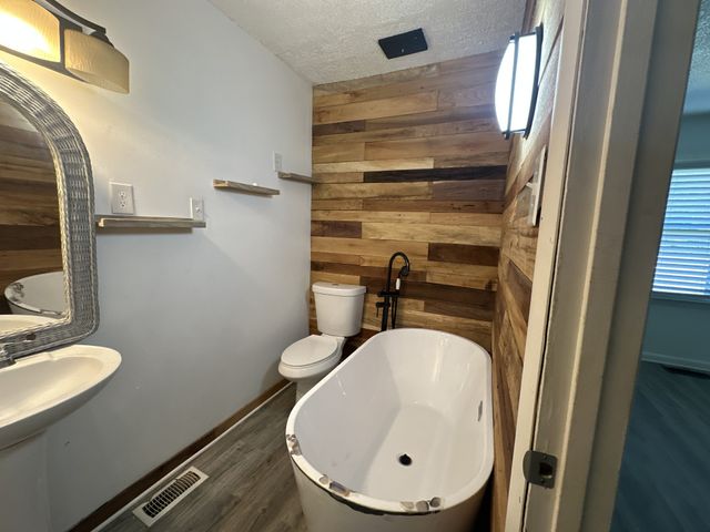 303 Millbrooke Dr, Hopkinsville, KY 42240