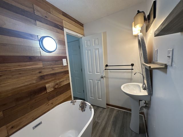 303 Millbrooke Dr, Hopkinsville, KY 42240