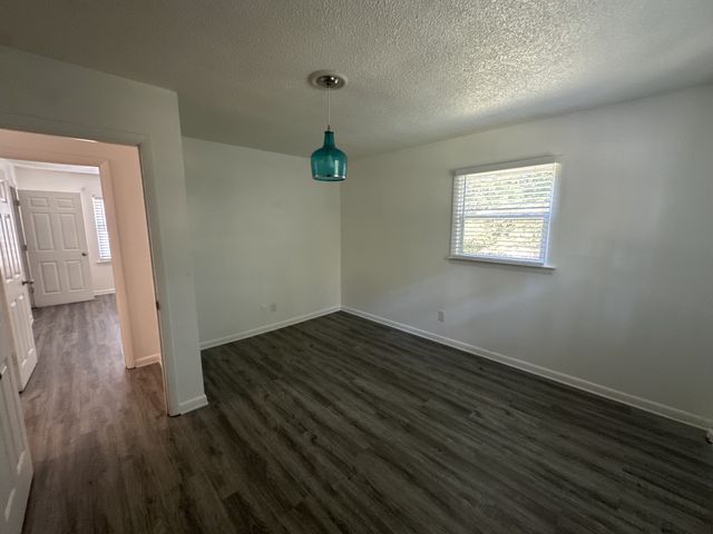 303 Millbrooke Dr, Hopkinsville, KY 42240