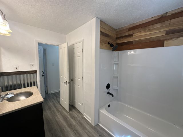 303 Millbrooke Dr, Hopkinsville, KY 42240