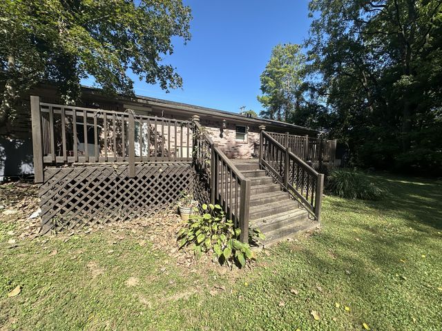 303 Millbrooke Dr, Hopkinsville, KY 42240