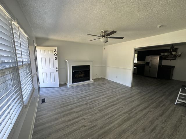 303 Millbrooke Dr, Hopkinsville, KY 42240