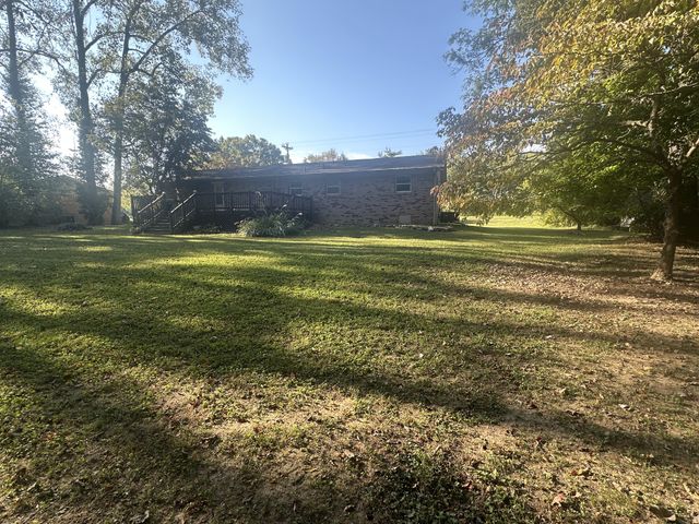 303 Millbrooke Dr, Hopkinsville, KY 42240