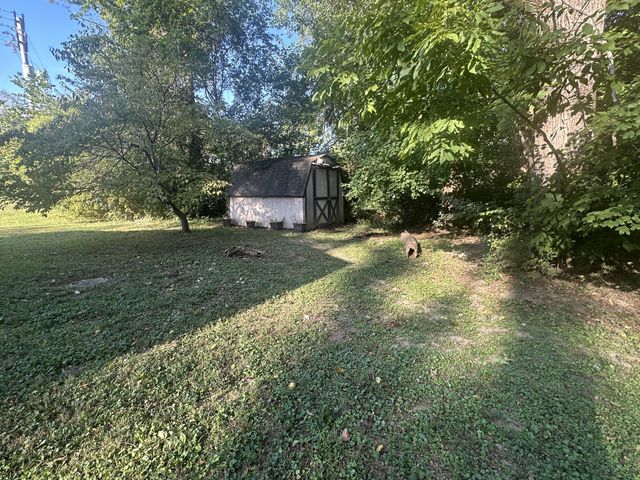 303 Millbrooke Dr, Hopkinsville, KY 42240