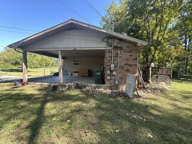 303 Millbrooke Dr, Hopkinsville, KY 42240