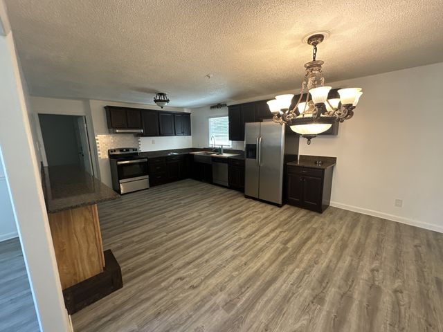 303 Millbrooke Dr, Hopkinsville, KY 42240