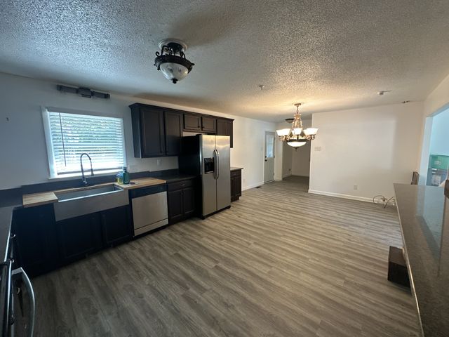 303 Millbrooke Dr, Hopkinsville, KY 42240