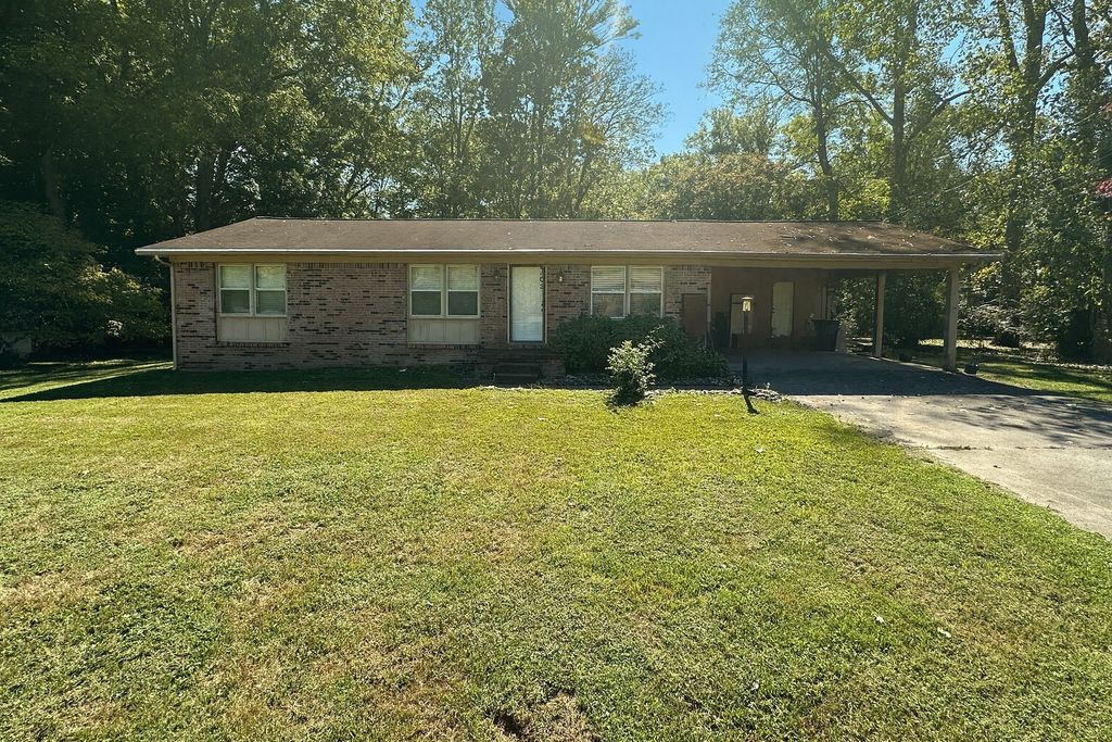 303 Millbrooke Dr, Hopkinsville, KY 42240