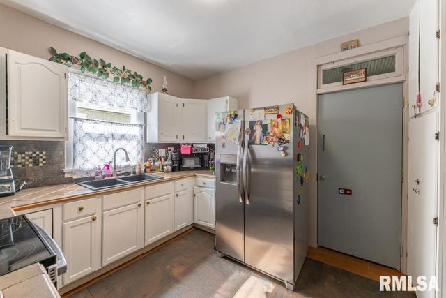 1805 W FREDONIA Avenue, Peoria, IL 61606
