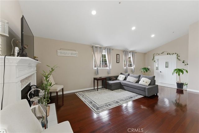 3542 Hillview Place, Los Angeles, CA 90032