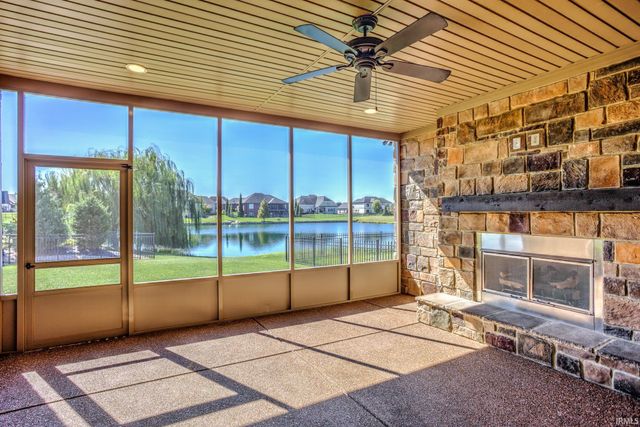 8633 Crenshaw Drive, Newburgh, IN 47630