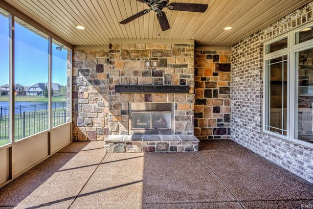 8633 Crenshaw Drive, Newburgh, IN 47630