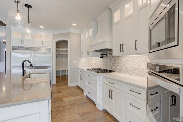 8633 Crenshaw Drive, Newburgh, IN 47630