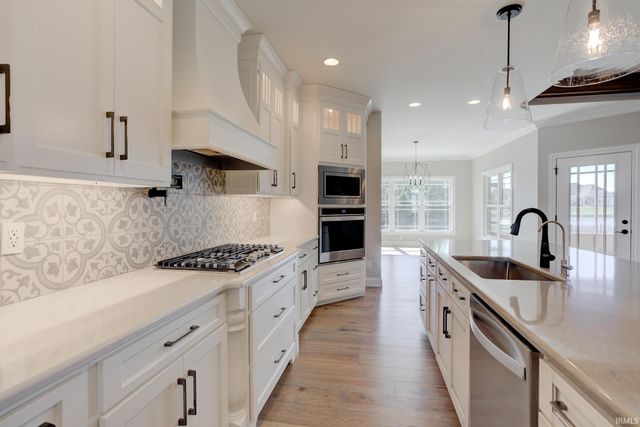 8633 Crenshaw Drive, Newburgh, IN 47630