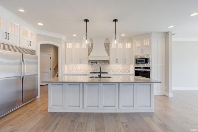 8633 Crenshaw Drive, Newburgh, IN 47630