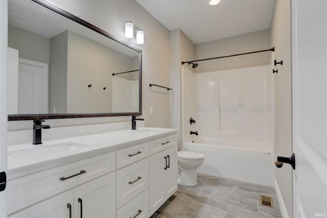 8633 Crenshaw Drive, Newburgh, IN 47630