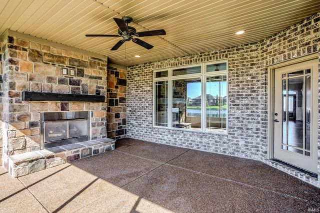 8633 Crenshaw Drive, Newburgh, IN 47630